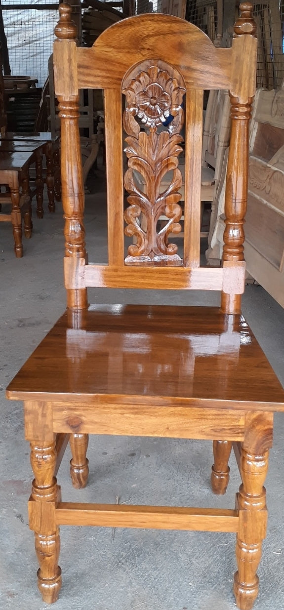 Gorgeous Solid Akasia wood chair